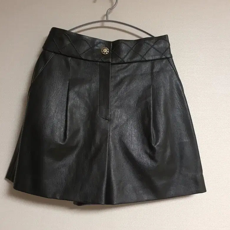 [BUNJANG] OBZEE Fake Eco Leather Shorts Pants Size 55 / 오브제 OBZEE 페이크 에코 가죽 쇼츠 팬츠 55 사이즈 정품