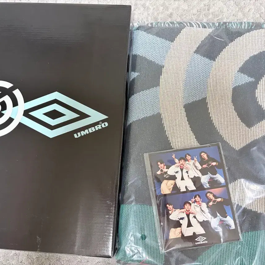 [SOLD OUT] 데이식스 10주년 엄브로 담요,마그넷
