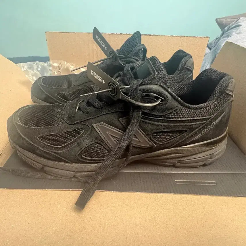 [BUNJANG] New Balance 990v4 Triple Black Sneakers / 뉴발란스 990 v4 트리플블랙