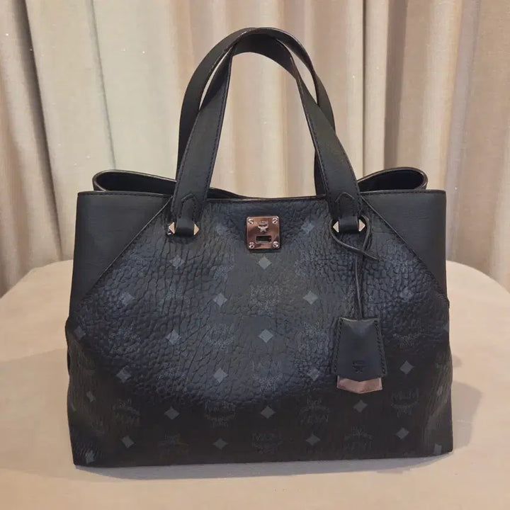 [BUNJANG] MCM Essential Visetos Original Tote Bag Medium Size / MCM 에센셜 비세토스 오리지널 토트 M사이즈