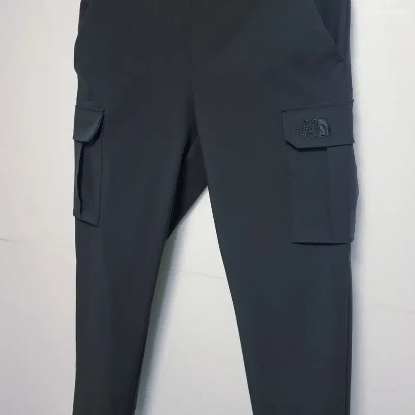 [BUNJANG] The North Face White Label Cargo Pants Black Training Pants / 여성 2023 노스페이스 화이트라벨 카고 바지 팬츠 블랙 검정 트레이닝복