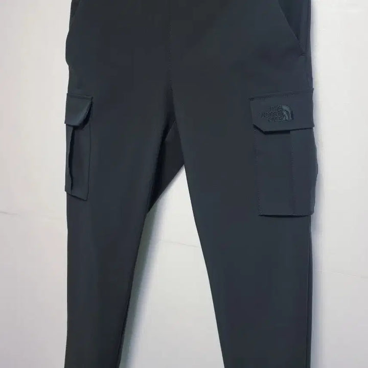 [BUNJANG] The North Face White Label Cargo Pants Black Training Pants / 여성 2023 노스페이스 화이트라벨 카고 바지 팬츠 블랙 검정 트레이닝복