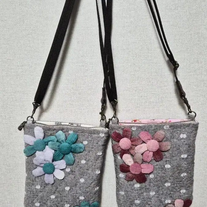 [BUNJANG] Handmade Flower Decorated Crossbody Bag / 핸드메이드 꽃 장식 크로스백