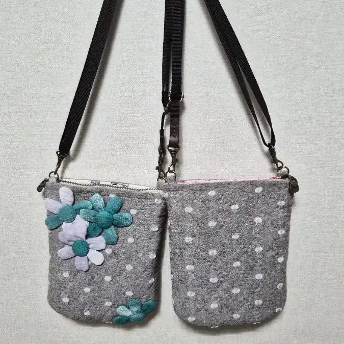 [BUNJANG] Handmade Flower Decorated Crossbody Bag / 핸드메이드 꽃 장식 크로스백