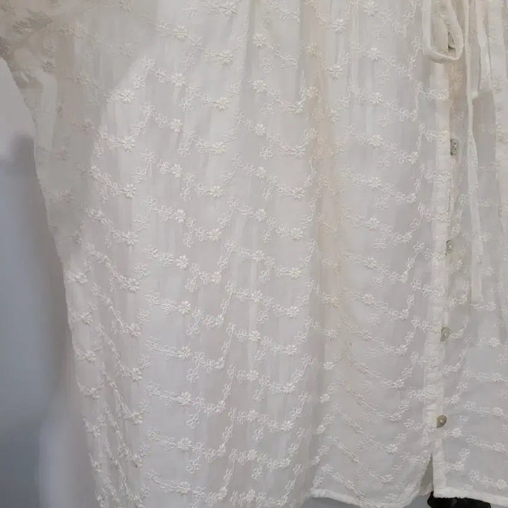 [BUNJANG] 8 Seconds Punch Embroidery Short Sleeve Blouse / 25ss 에잇세컨즈 펀칭 자수 반팔 블라우스 M사이즈