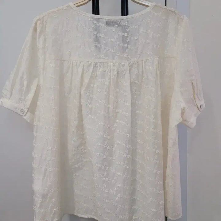 [BUNJANG] 8 Seconds Punch Embroidery Short Sleeve Blouse / 25ss 에잇세컨즈 펀칭 자수 반팔 블라우스 M사이즈