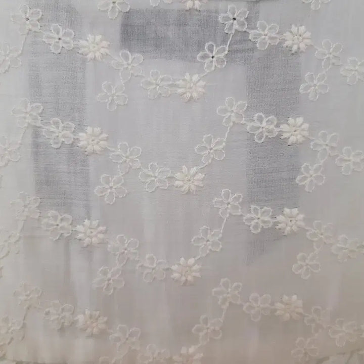 [BUNJANG] 8 Seconds Punch Embroidery Short Sleeve Blouse / 25ss 에잇세컨즈 펀칭 자수 반팔 블라우스 M사이즈