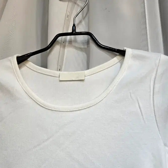 [BUNJANG] Ivory Short Sleeve Top with Asymmetrical Hem / 7부 밑단유 언발 아이보리 반팔