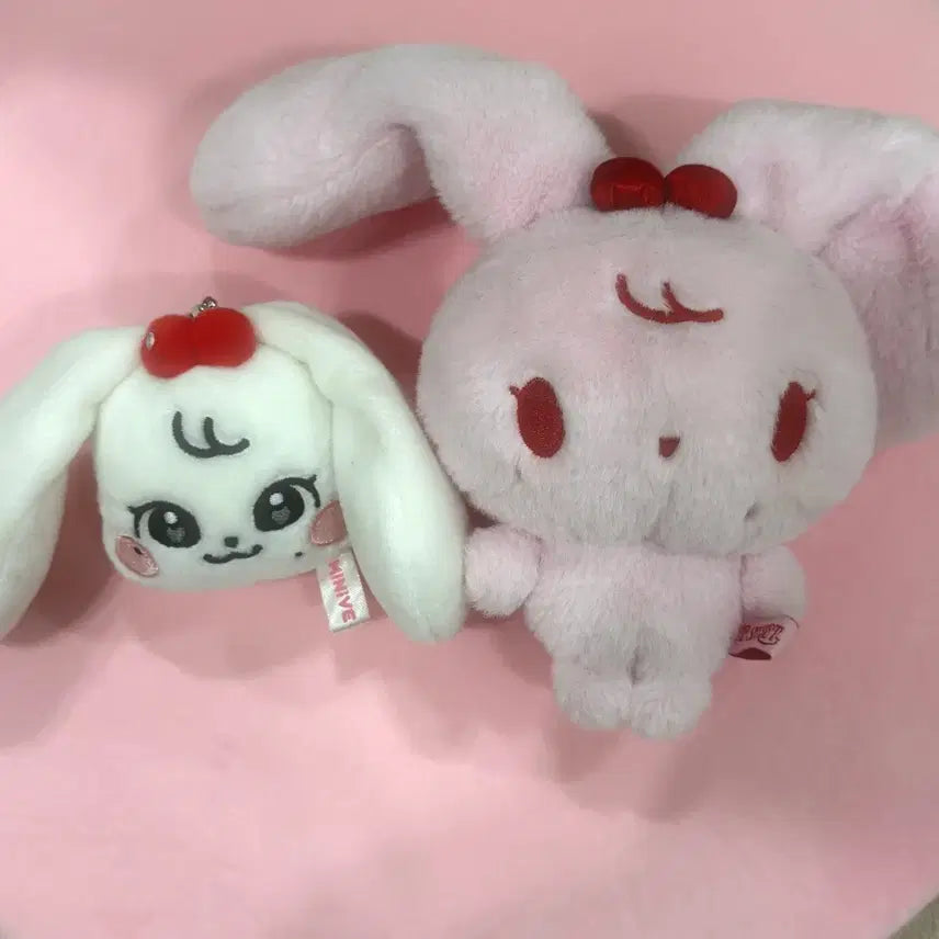 [BUNJANG] IVE Wonyoung Cupid Cherry Doll / 아이브 장원영 인형 양도