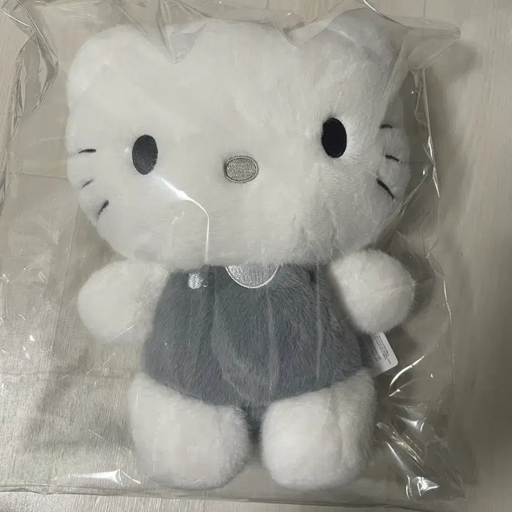 [BUNJANG] Sanrio Monotone Gray Deer Daniel Kitty Medium Plush 25cm / 산리오 모노톤 그레이 흑백 디어다니엘 키티 25cm 중형 인형