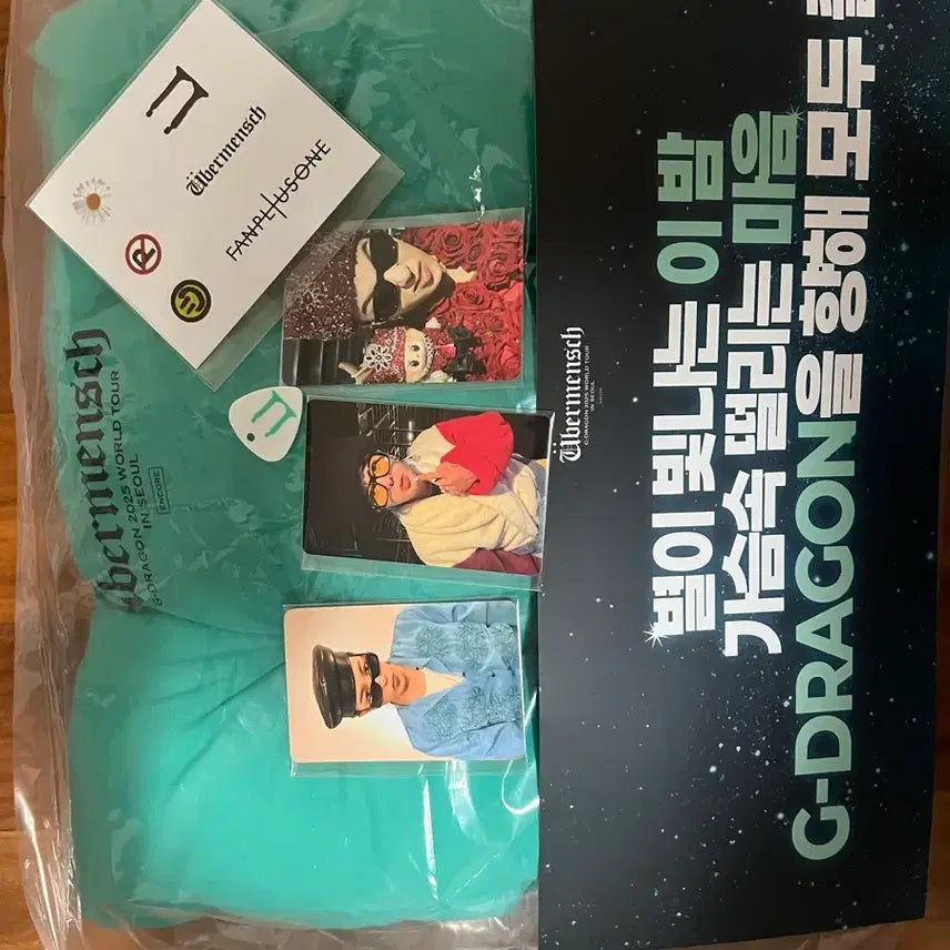 [BUNJANG] G-Dragon VIP Fan Zone Concert Bundle Set / 지드래곤 고척 콘서트 막콘 팸존 vip 슬로건 피크 포카 방석 세트