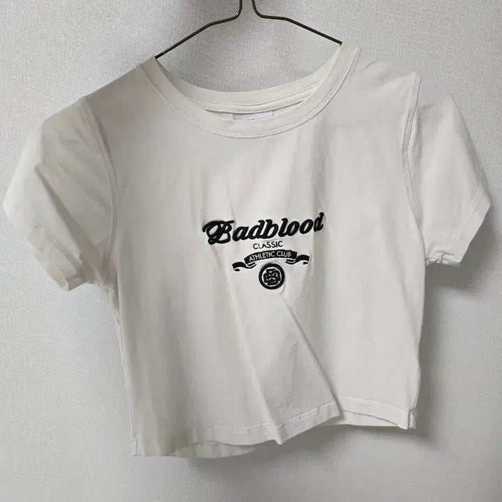 [BUNJANG] BADBLOOD Signature Logo Crop Baby Tee White S / 배드블러드 시그니쳐 로고 크롭 베이비티 s 화이트
