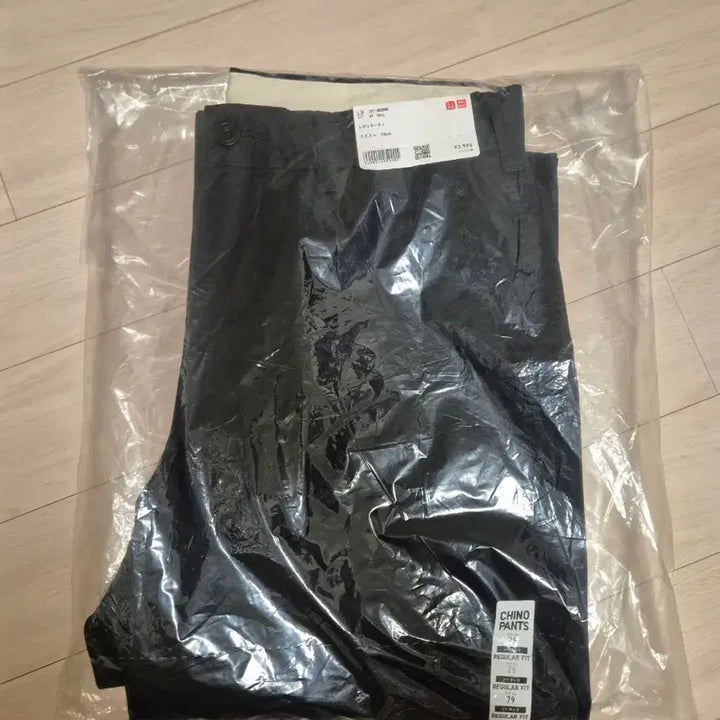 [BUNJANG] Uniqlo Regular Chino Pants / 유니클로(일본) 레귤러 치노팬츠(새상품)