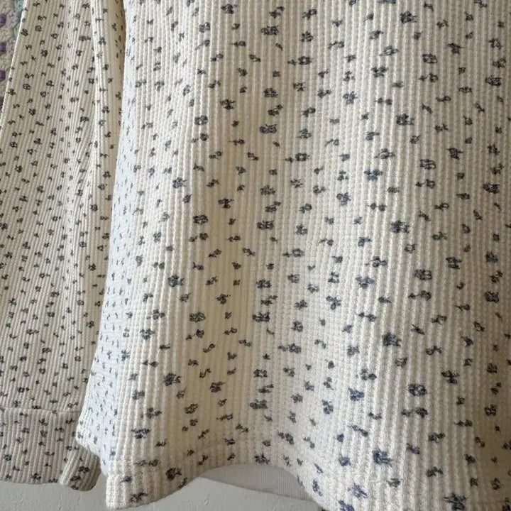 [BUNJANG] Selni Vintage Floral Waffle T-Shirt / 셀니빈티지 잔꽃 와플 티셔츠