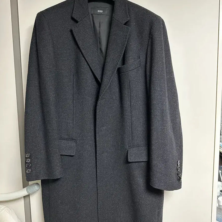 [BUNJANG] Hugo Boss Wool Chesterfield Coat with Leather Collar (42R) / 휴고보스 카라 가죽 배색 체스터필드 울 코트 (42R)