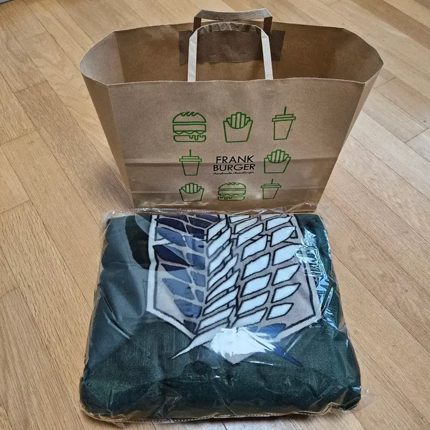 [BUNJANG] Attack on Titan Frank Burger Collaboration Cloak / 진격의 거인 프랭크 버거 망토
