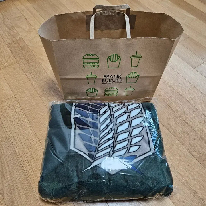 [BUNJANG] Attack on Titan Frank Burger Collaboration Cloak / 진격의 거인 프랭크 버거 망토