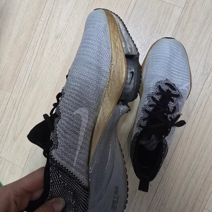 [BUNJANG] Nike Air Zoom Tempo Next% Running Shoes / 나이키 250 운동화 회색/검정 골드 포인트 에어줌