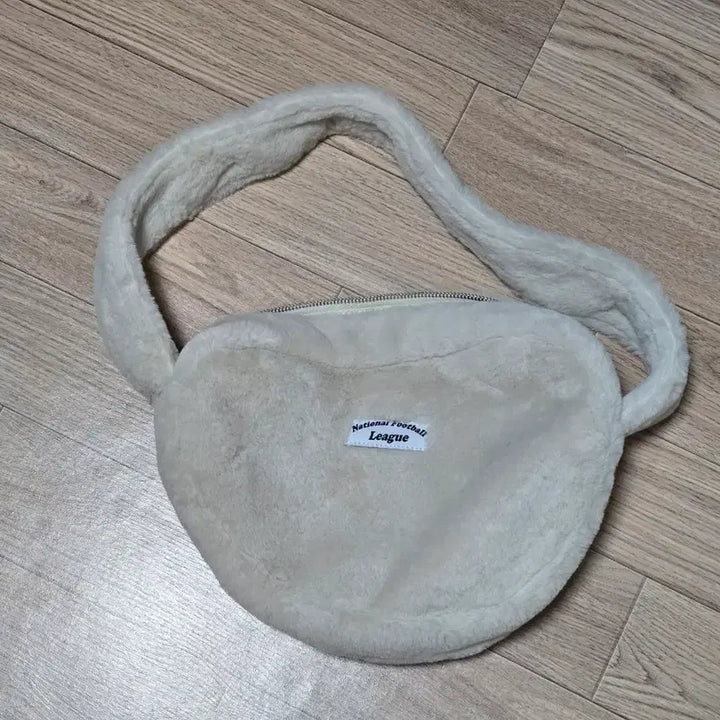 [BUNJANG] NFL White Fur Tote Bag / NFL 엔에프엘 퍼 토트백 가방 화이트 숄더백