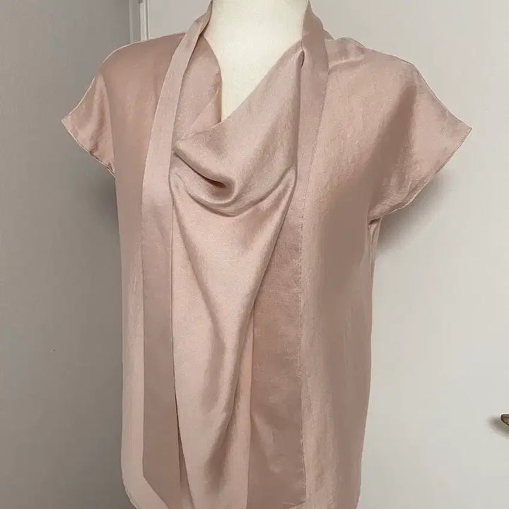 [BUNJANG] New Satin Short-Sleeve Tie Blouse / (공장재고정리/새상품/ss신상)새틴 반팔 타이 블라우스