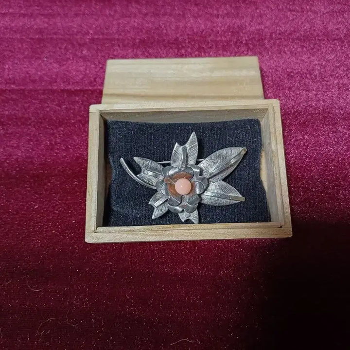 [BUNJANG] Coral Brooch Silver Engraved / 산호 브로치