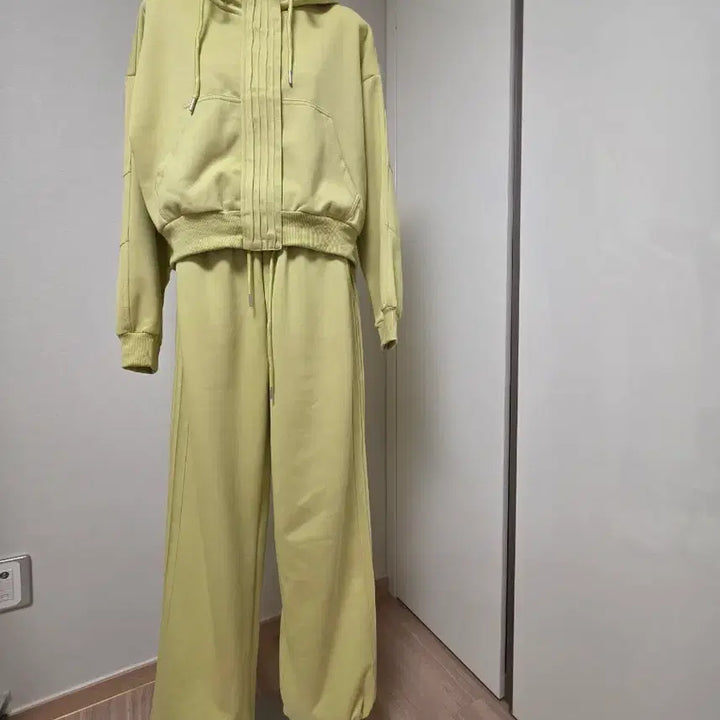 [BUNJANG] Pistachio Color Hoodie Training Set / 피스타치오 컬러 후드 트레이닝세트