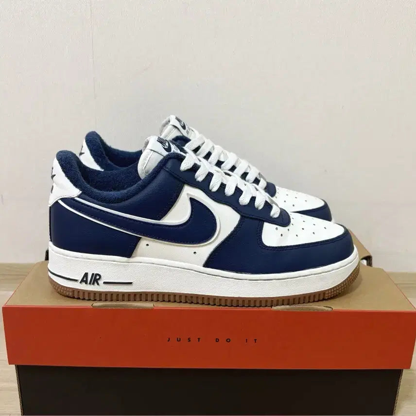 [SOLD OUT] [250] 나이키 에어포스 1 07 네이비 미드나잇