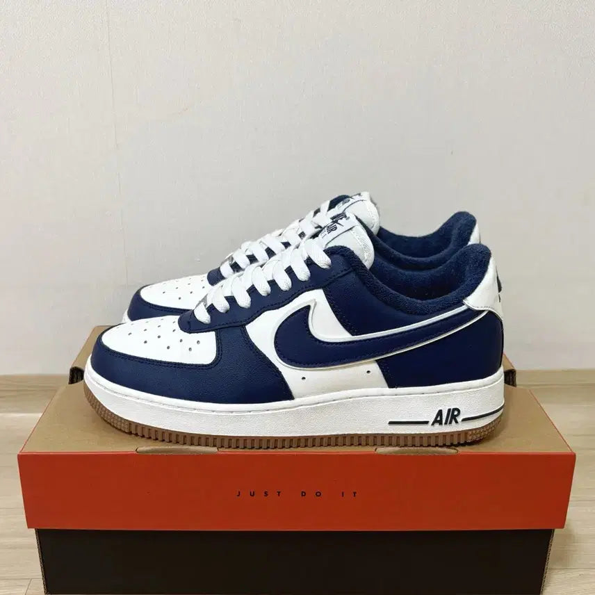 [SOLD OUT] [250] 나이키 에어포스 1 07 네이비 미드나잇