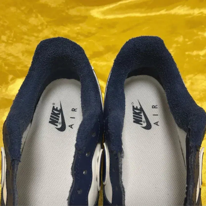 [SOLD OUT] [250] 나이키 에어포스 1 07 네이비 미드나잇