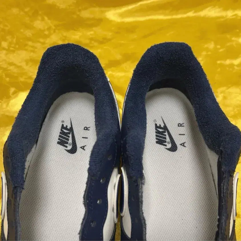 [SOLD OUT] [250] 나이키 에어포스 1 07 네이비 미드나잇