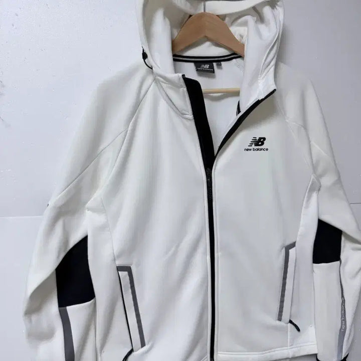 [BUNJANG] New Balance Hooded Zip-Up Jacket White 100 / 뉴발란스 후드 집업 화이트 100 데일리