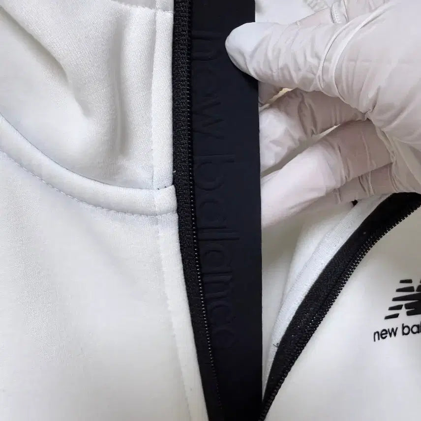 [BUNJANG] New Balance Hooded Zip-Up Jacket White 100 / 뉴발란스 후드 집업 화이트 100 데일리