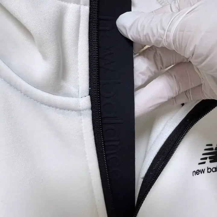 [BUNJANG] New Balance Hooded Zip-Up Jacket White 100 / 뉴발란스 후드 집업 화이트 100 데일리