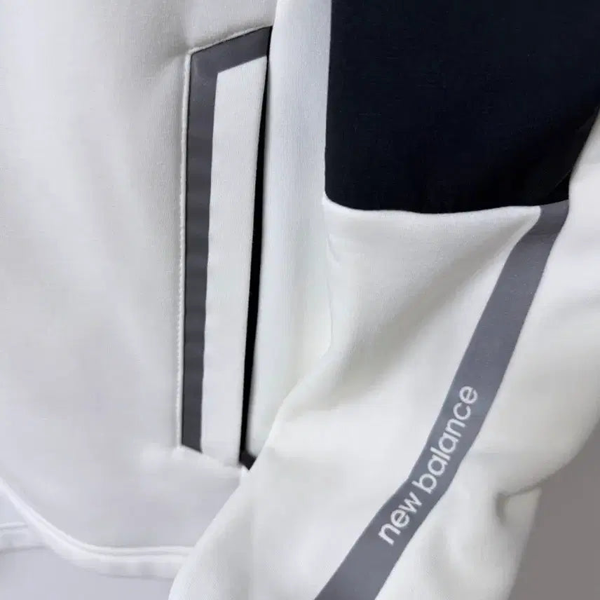 [BUNJANG] New Balance Hooded Zip-Up Jacket White 100 / 뉴발란스 후드 집업 화이트 100 데일리