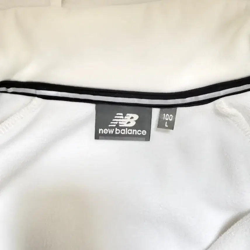 [BUNJANG] New Balance Hooded Zip-Up Jacket White 100 / 뉴발란스 후드 집업 화이트 100 데일리