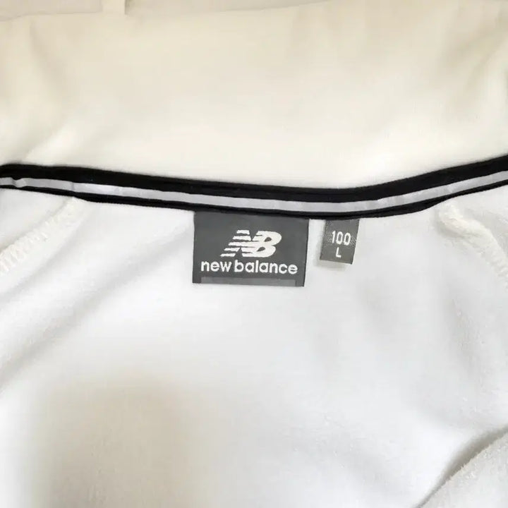 [BUNJANG] New Balance Hooded Zip-Up Jacket White 100 / 뉴발란스 후드 집업 화이트 100 데일리