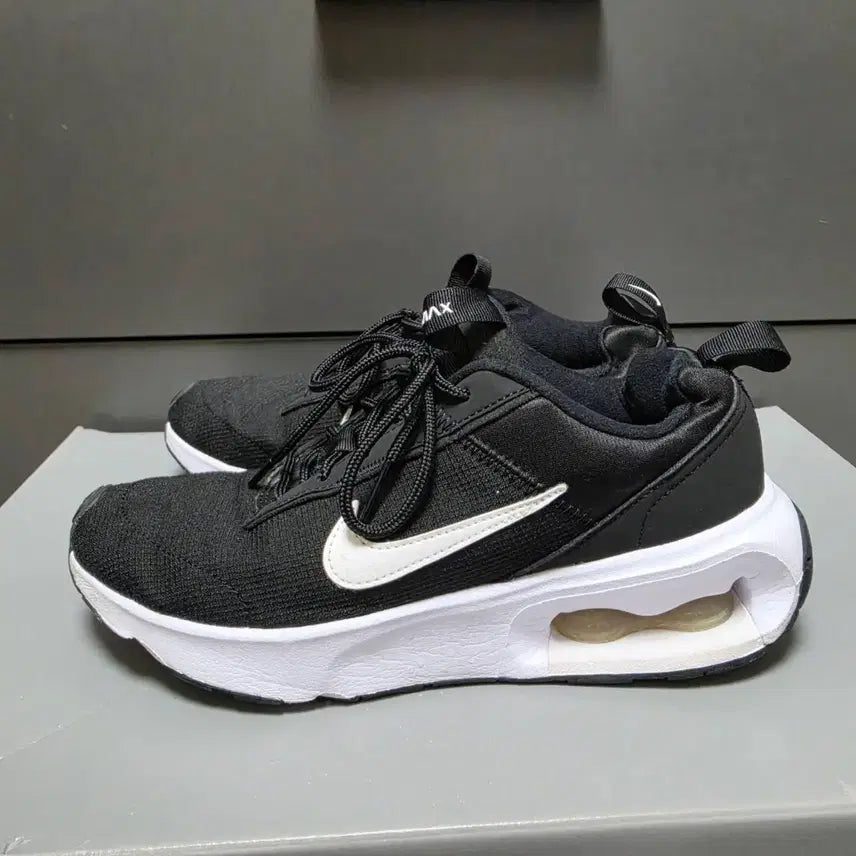 [BUNJANG] Nike Air Max Interlock Sneakers / 235mm나이키 에어맥스 인터락 -735