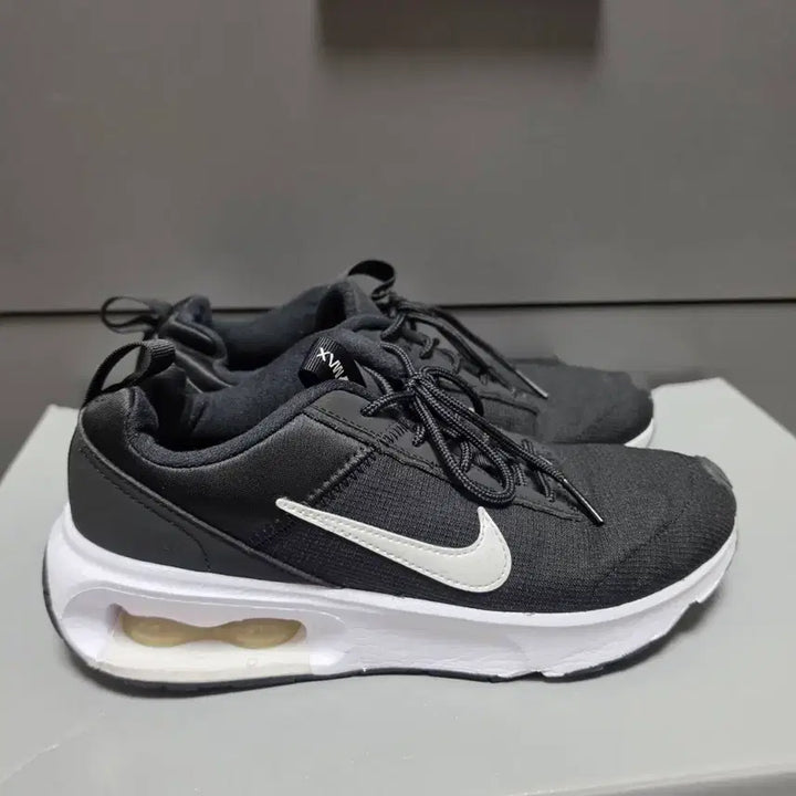 [BUNJANG] Nike Air Max Interlock Sneakers / 235mm나이키 에어맥스 인터락 -735