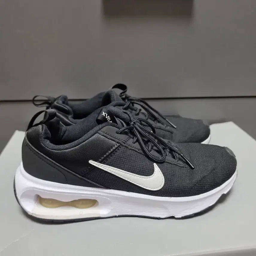 [BUNJANG] Nike Air Max Interlock Sneakers / 235mm나이키 에어맥스 인터락 -735