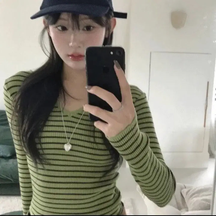 [BUNJANG] Miniopoe Striped V-Neck T-Shirt / 미니포에 스트라이프 브이넥 티셔츠 새상품