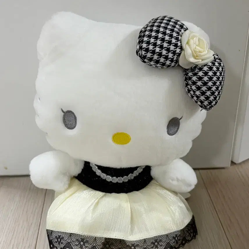 [BUNJANG] Sanrio Hello Kitty Doll / 산리오 헬로 키티 인형