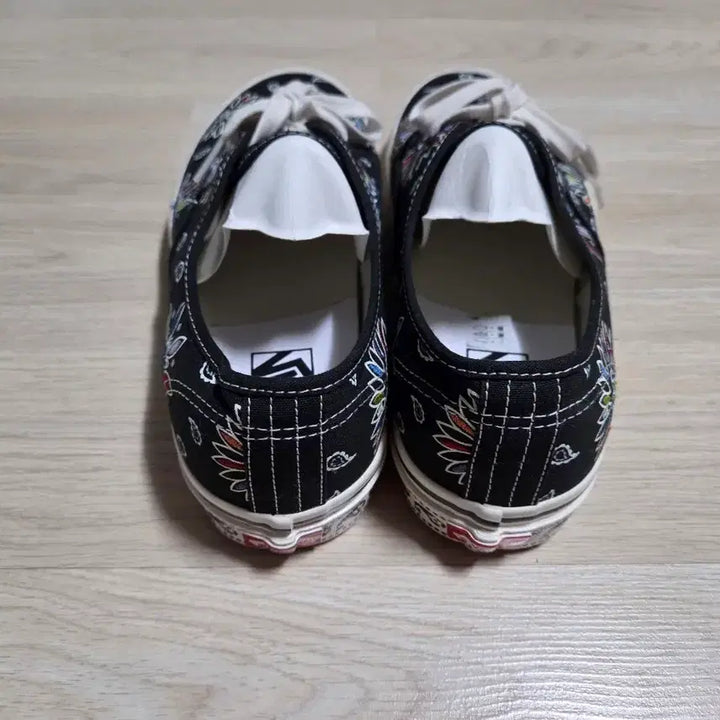 [SOLD OUT] 반스 어센틱페이즐리270