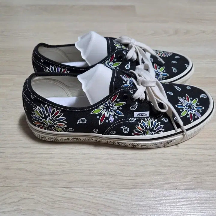[SOLD OUT] 반스 어센틱페이즐리270