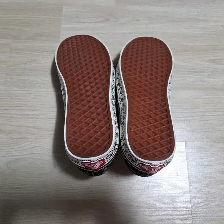 [SOLD OUT] 반스 어센틱페이즐리270