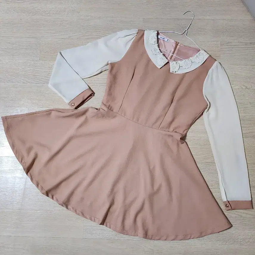 [BUNJANG] Embroidered Lace Collar Flare Dress / 자수 레이스 카라 플레어 원피스