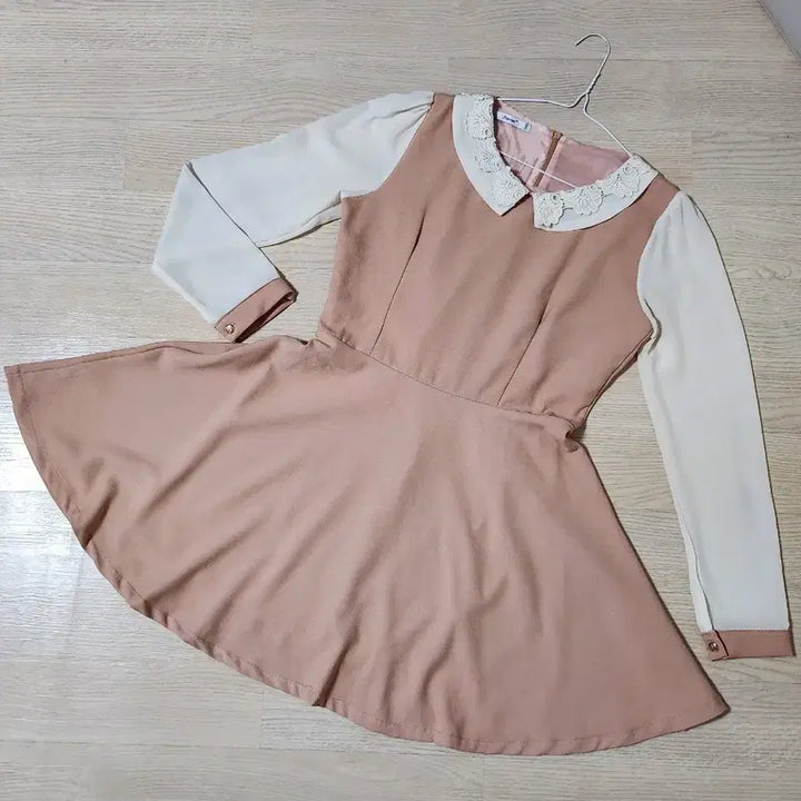[BUNJANG] Embroidered Lace Collar Flare Dress / 자수 레이스 카라 플레어 원피스