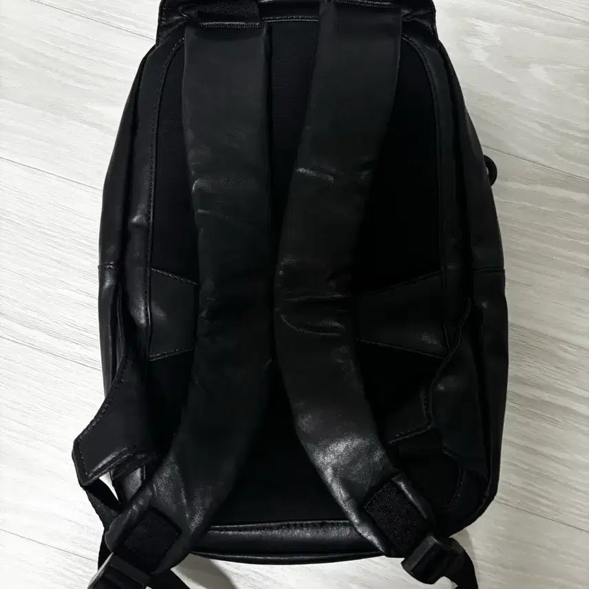[BUNJANG] Mischief Leather Backpack / 미스치프 레더 백팩