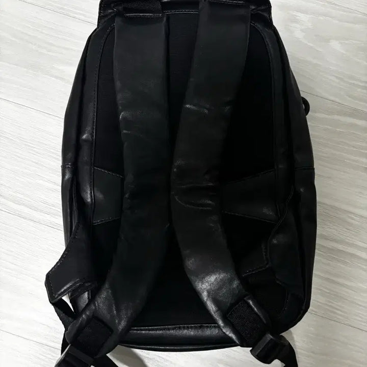 [BUNJANG] Mischief Leather Backpack / 미스치프 레더 백팩