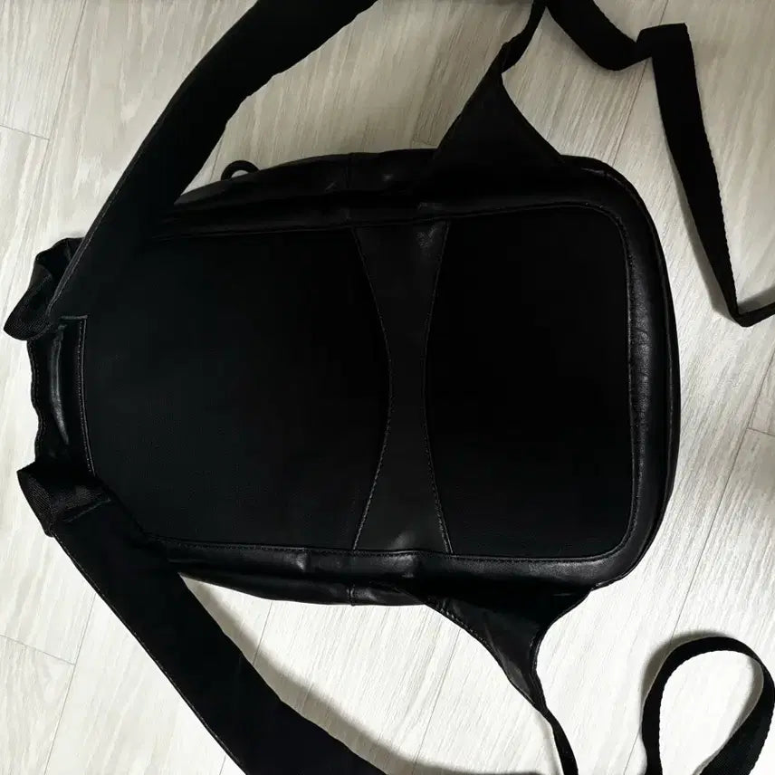 [BUNJANG] Mischief Leather Backpack / 미스치프 레더 백팩