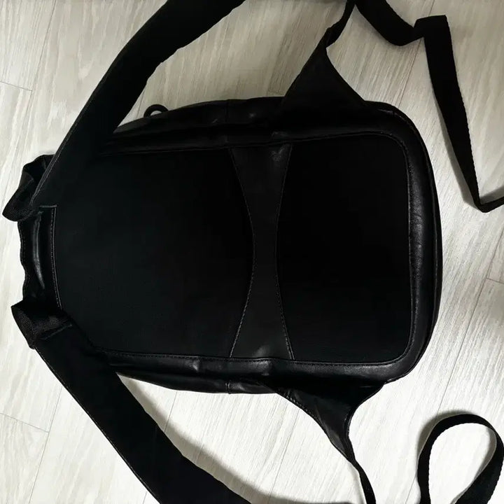[BUNJANG] Mischief Leather Backpack / 미스치프 레더 백팩
